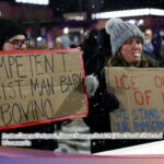 Amuk Massa di Minneapolis: Hotel Dikepung, Gas Air Mata Diledakkan, Protes Operasi Imigrasi Memuncak