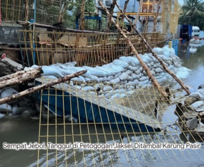 Tanggul Petogogan Jebol, Perbaikan Darurat dengan Karung Pasir Dilakukan