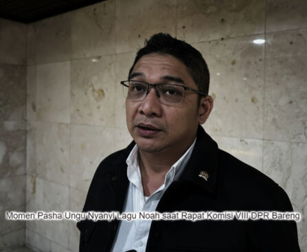 Momen Unik Pasha Ungu Nyanyikan Lagu Noah Saat Rapat Serius Bahas Bencana di DPR